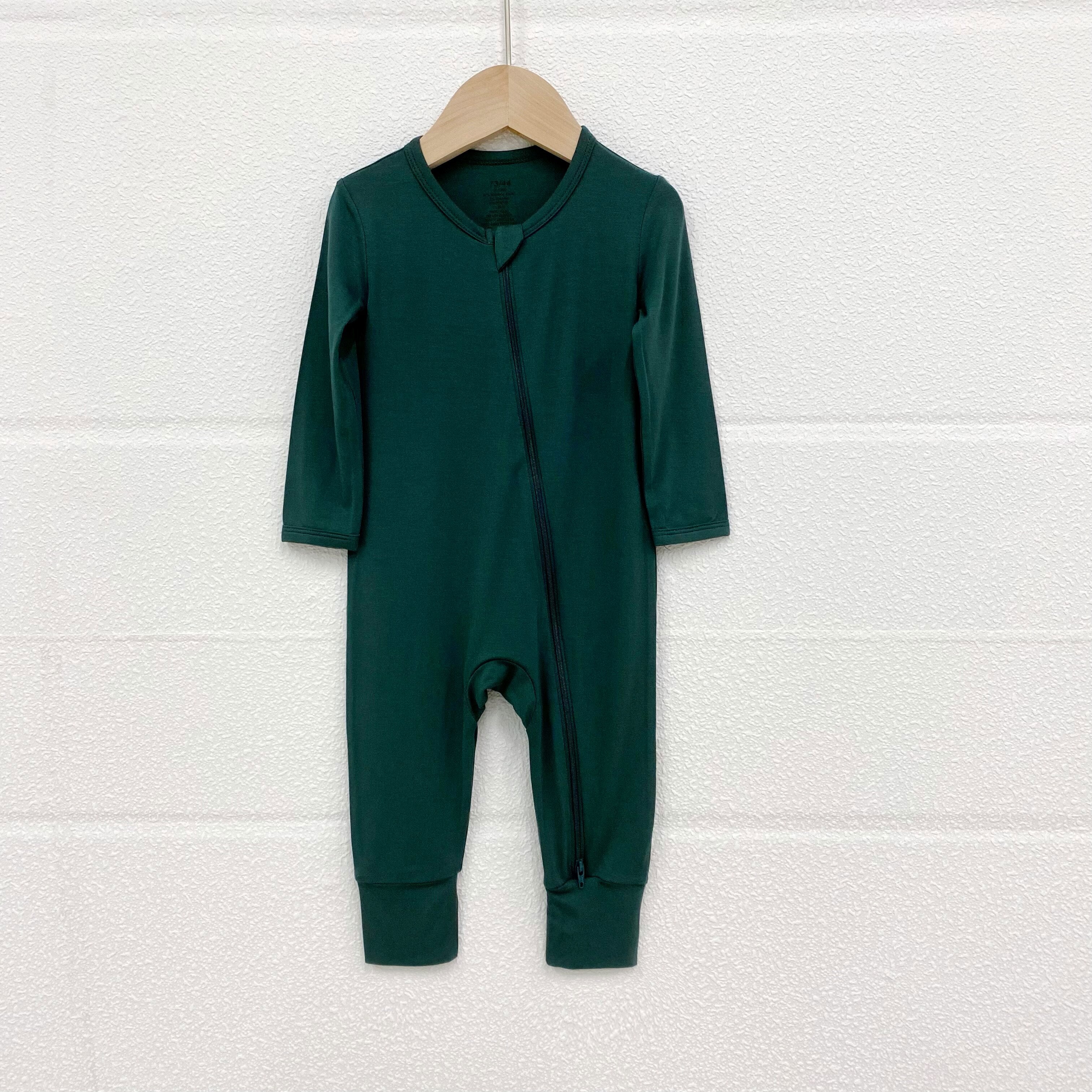 Soft Bamboo Romper: Unisex Long Sleeve Sleeper with Zipper Closure